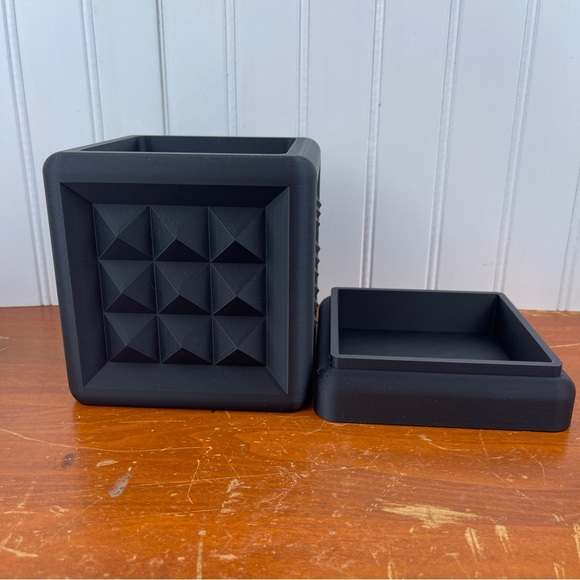 The Nova Square Planter, Flower Pot with Drainage Tray - Picture 7 of 7